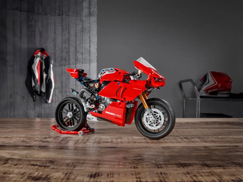 Zbudowany model Lego Technic Ducati Panigale V4 R 42107