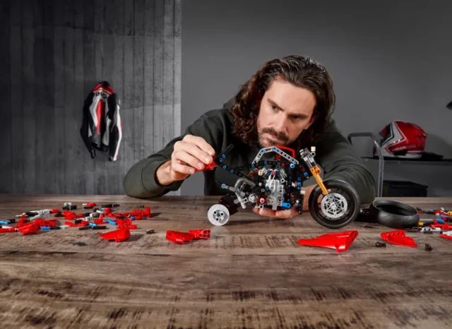 Lego Technic Ducati montaż