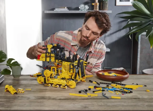 LEGO Technic 42131 buldożer CAT D11